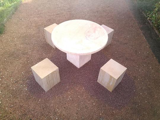 Table massive en pierre naturelle