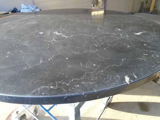 Table en marbre noir