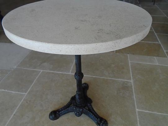 Table en pierre de Bourgogne