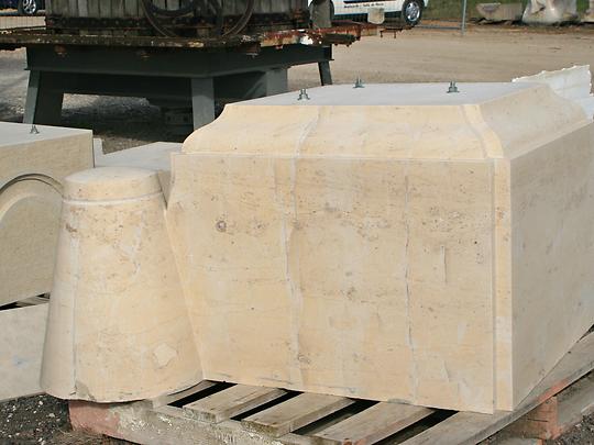 Base de pilier en pierre